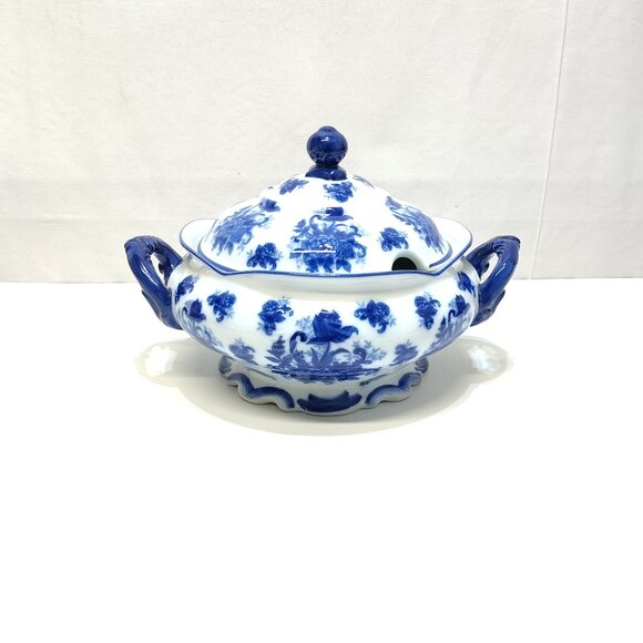 Cracker Barrel Porcelain Soup Tureen w/ Lid Blue & White Floral Retired 1990 VTG - Picture 1 of 8